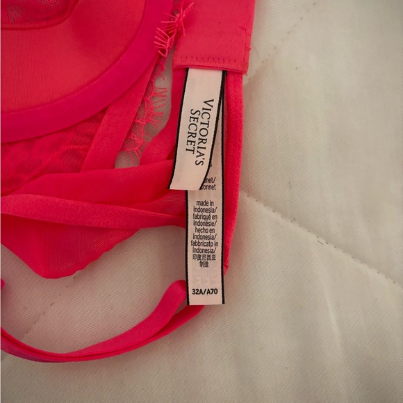 Victoria's Secret Pink and Red Heart Bra Set - Picture 5 of 8